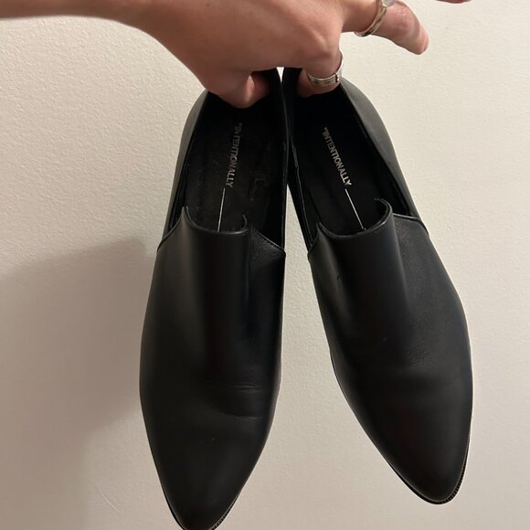 INTENTIONALLY BLANK perf hi-heel black leather - Picture 2 of 3